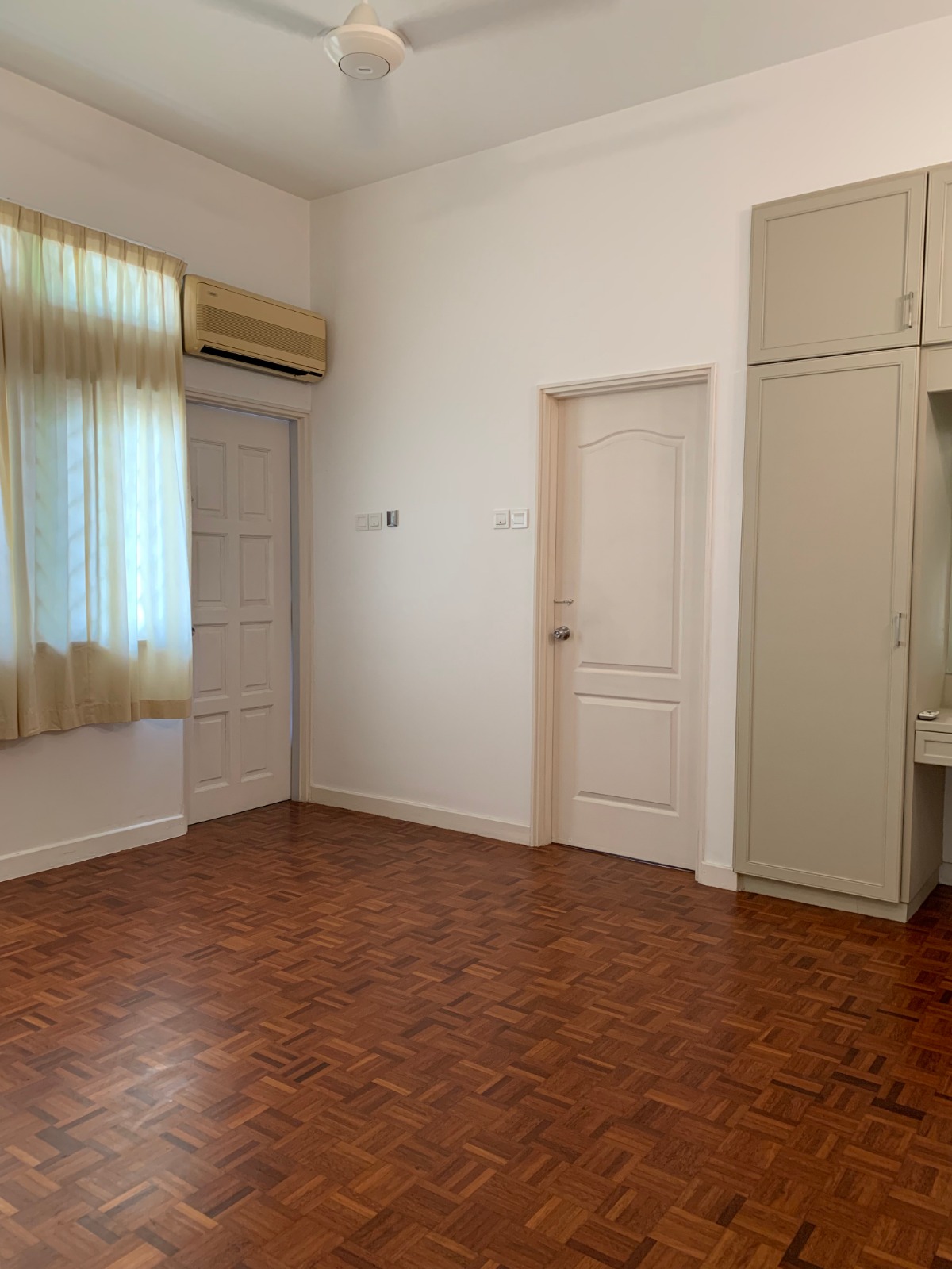 Sri Puteri (Earls Court), Ukay Perdana image