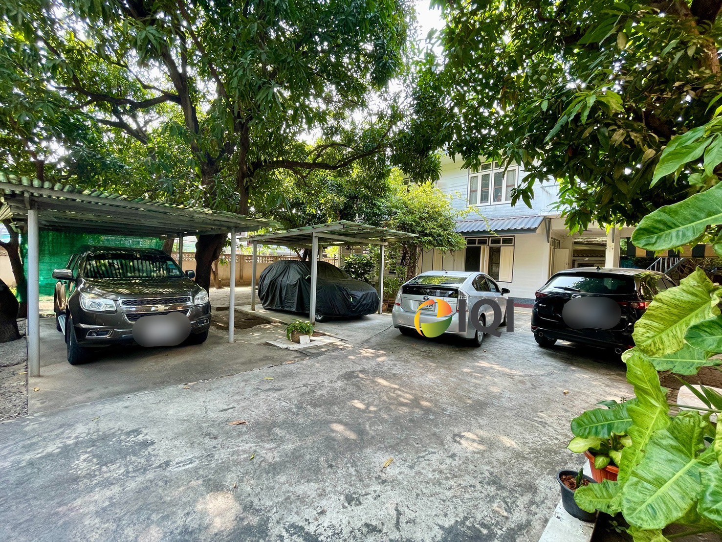 Land for sale wit building at Charoen Nakhon 78 image