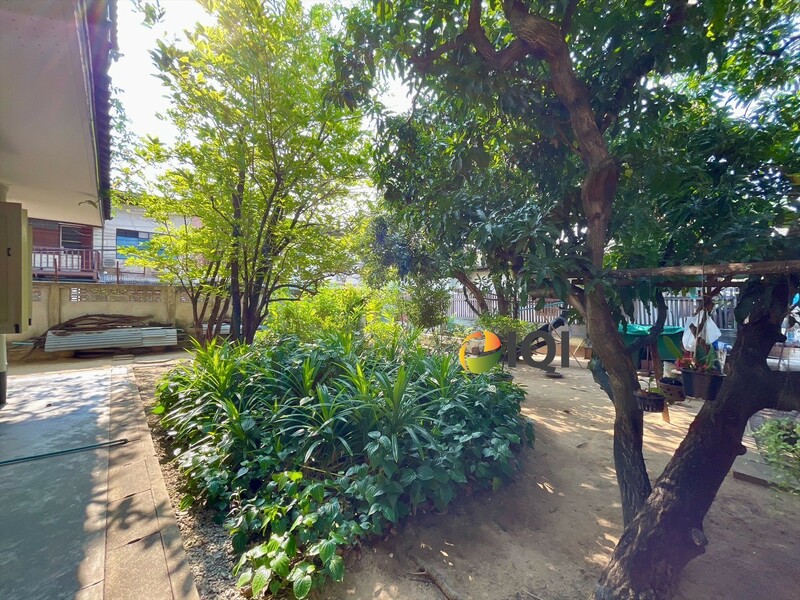 Land for sale wit building at Charoen Nakhon 78