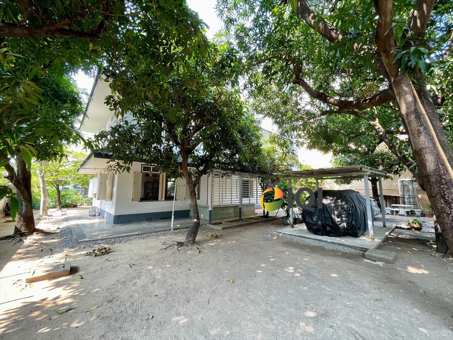 Land for sale wit building at Charoen Nakhon 78 image