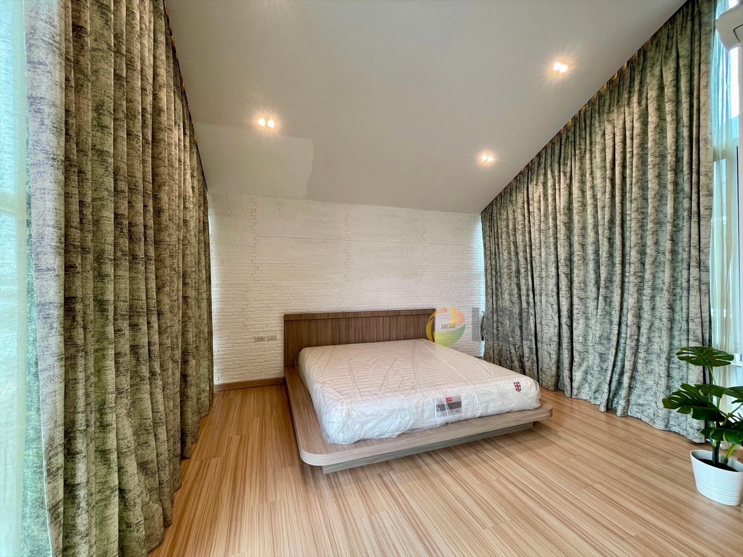 For sale Home office, 4 floors (3 floors + mezzanine), Soi Sukhumvit 101/1, Wachiratham Sathit Road 51 image