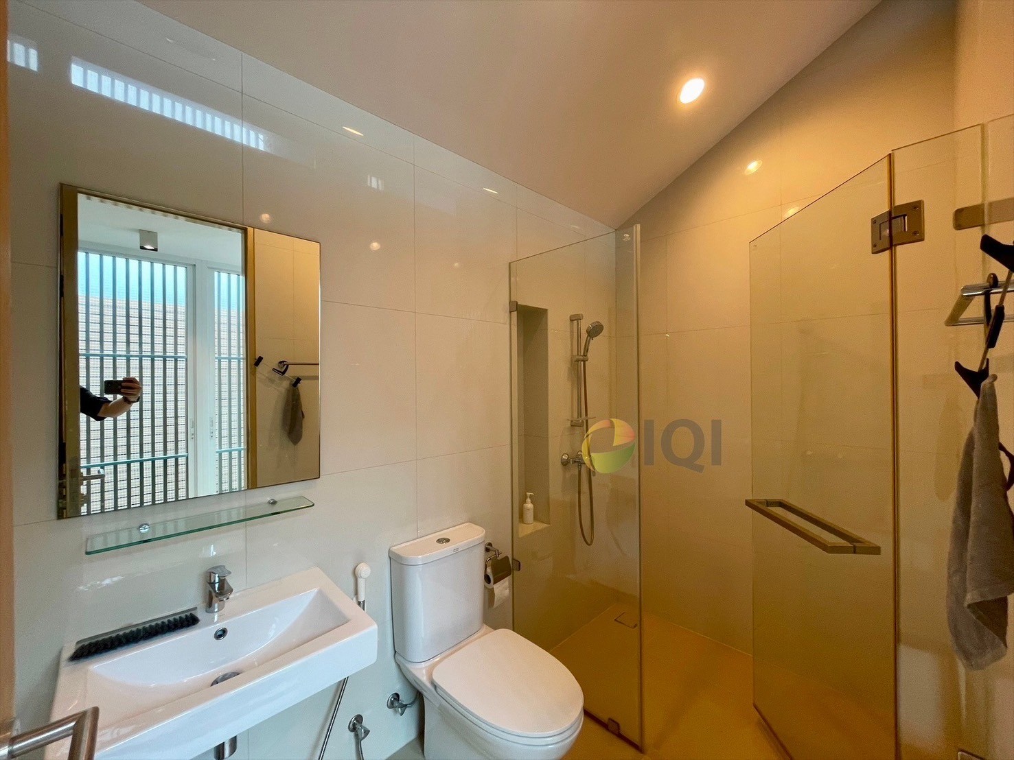 For sale Home office, 4 floors (3 floors + mezzanine), Soi Sukhumvit 101/1, Wachiratham Sathit Road 51 image