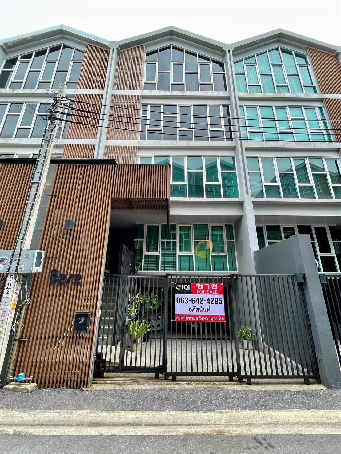 For sale Home office, 4 floors (3 floors + mezzanine), Soi Sukhumvit 101/1, Wachiratham Sathit Road 51 image