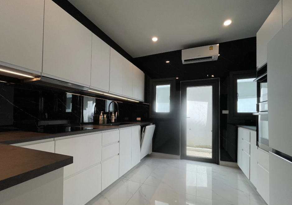 Beautiful Family Home in Supalai Palm Spring image