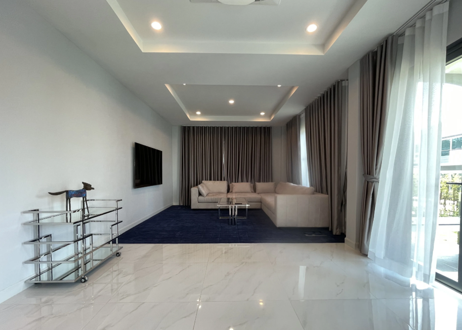 Beautiful Family Home in Supalai Palm Spring image