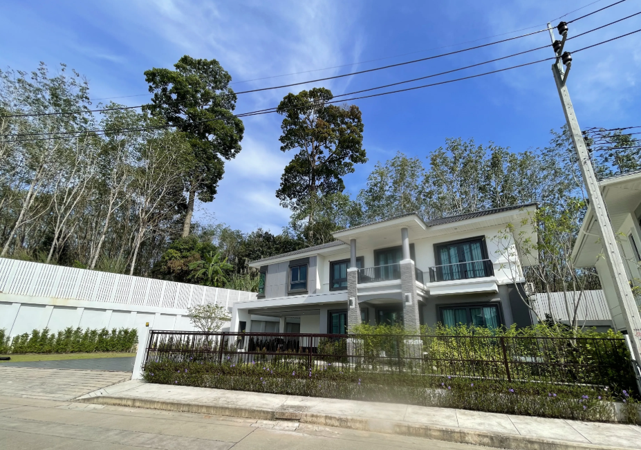 Beautiful Family Home in Supalai Palm Spring image