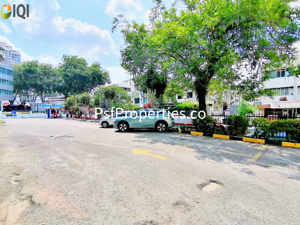 Strategic Location Office Space with High Ceilings next to Federal Highway Seksyen 51a Petaling Jaya image