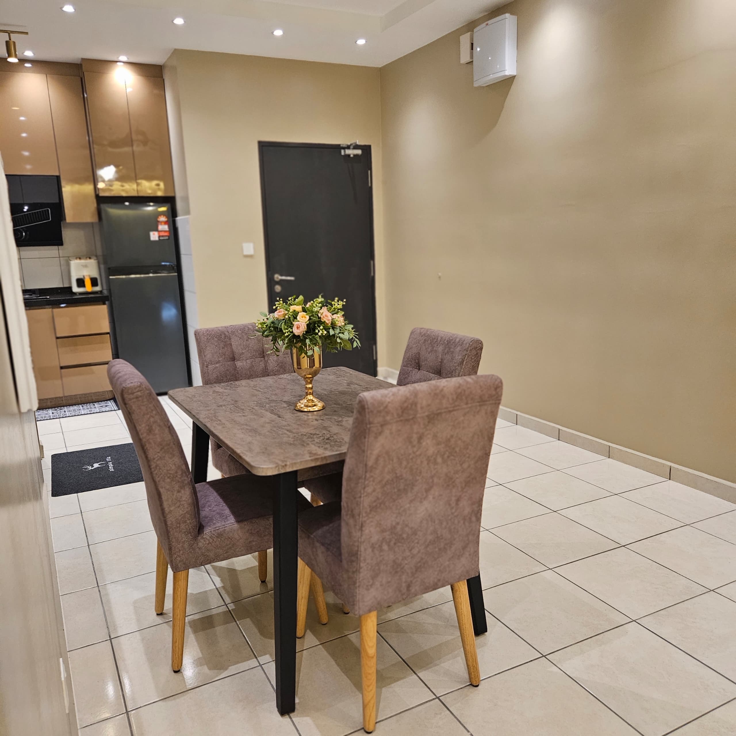 Vista Danau Kota Residensi Wilayah image