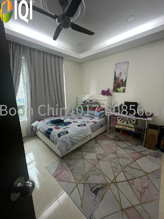 Riana Green East image