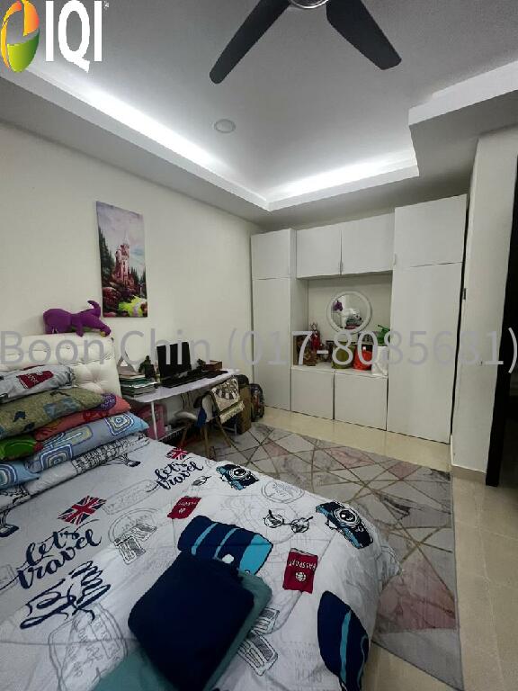 Riana Green East image