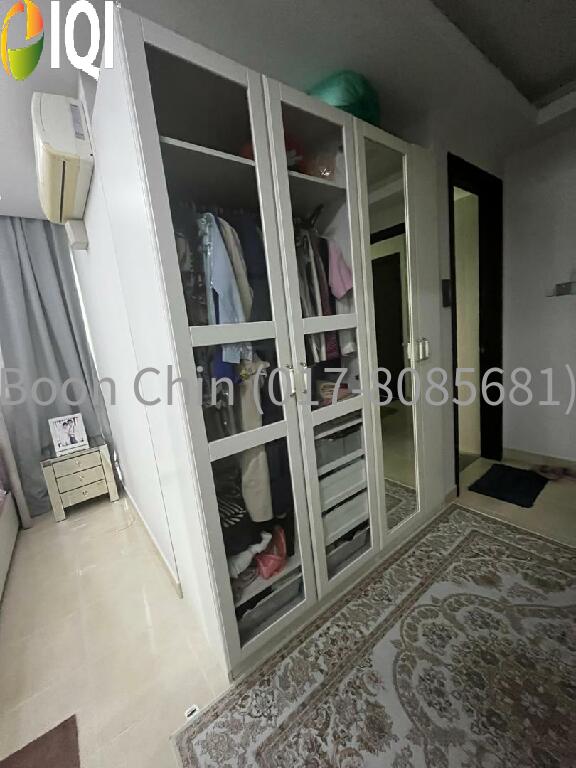 Riana Green East image