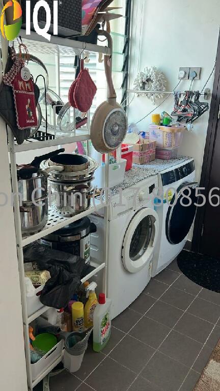 Riana Green East image