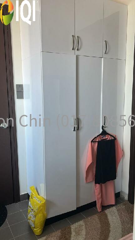 Riana Green East image