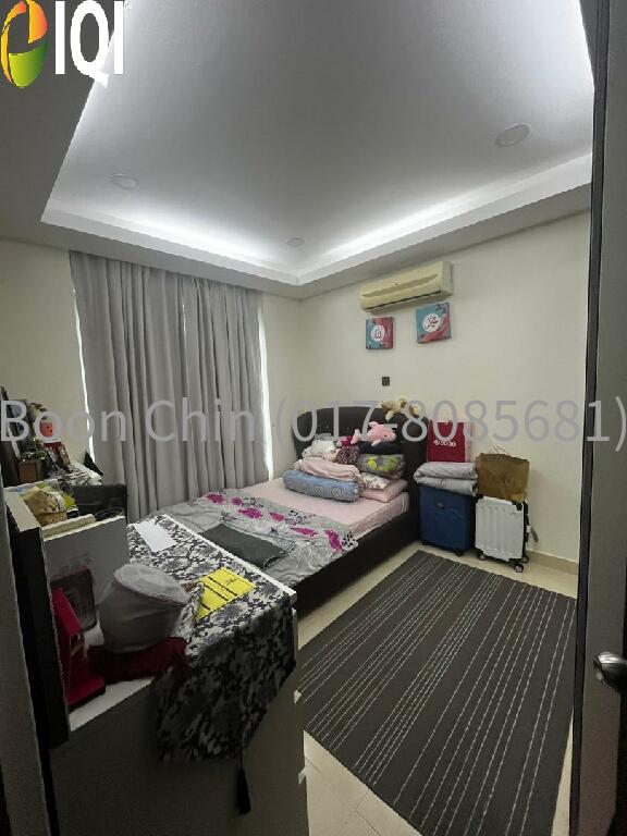 Riana Green East image