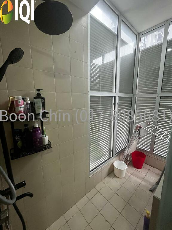 Riana Green East image