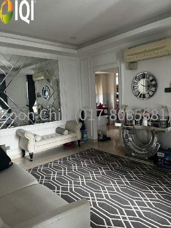 Riana Green East image