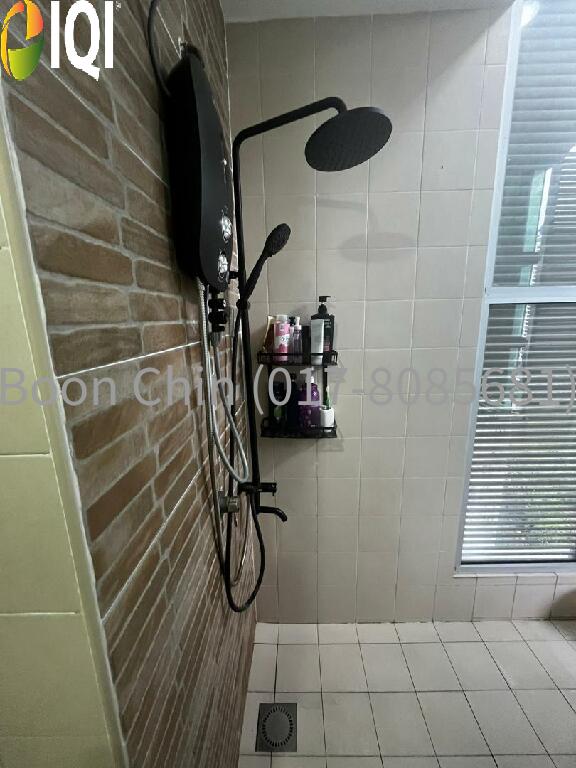 Riana Green East image