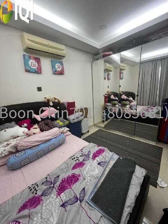 Riana Green East image