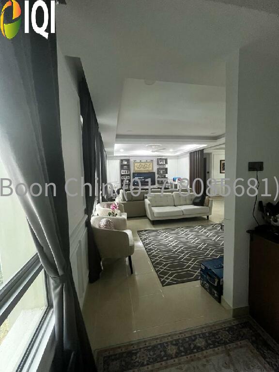 Riana Green East image