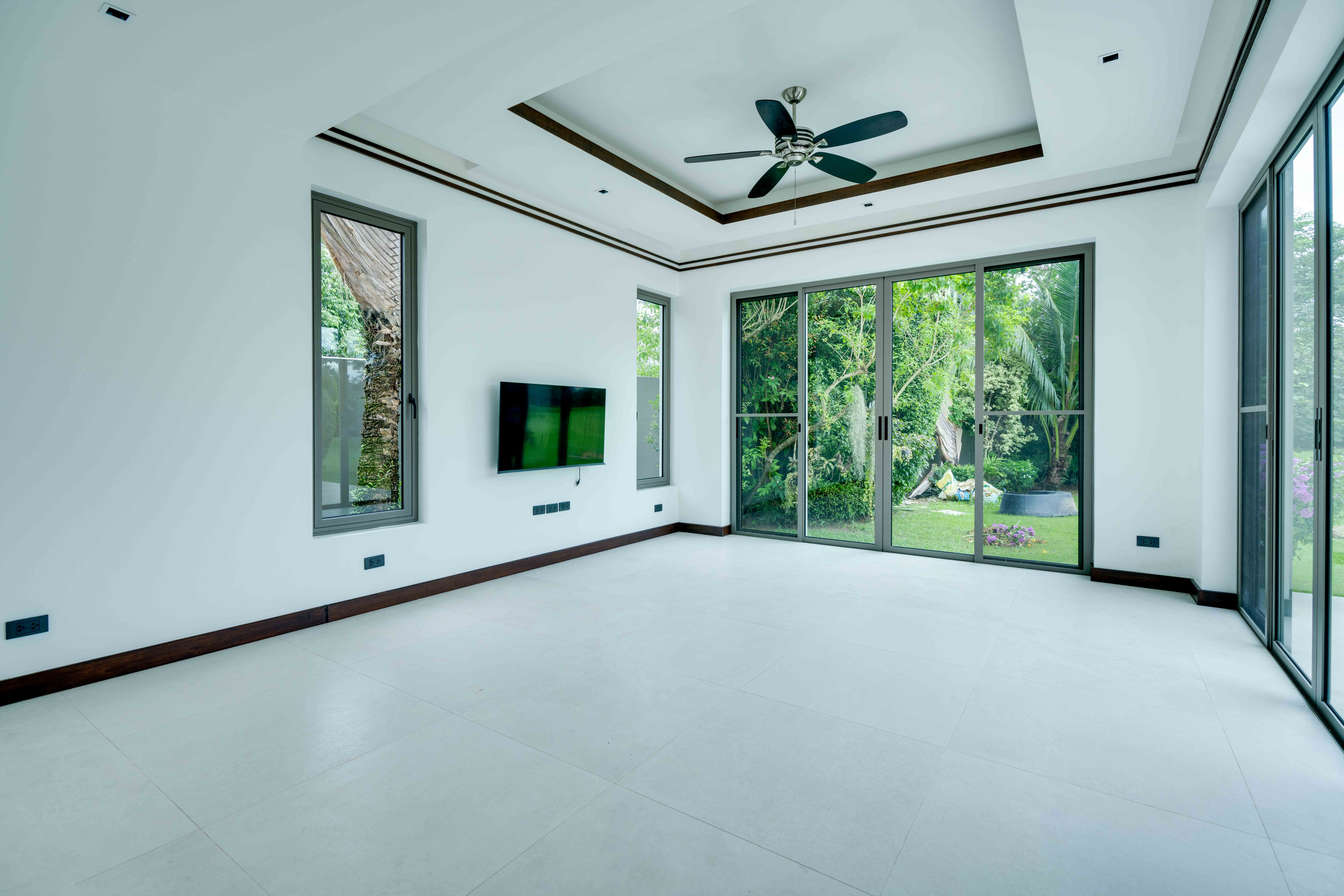 Spacious 5-Bedroom Villa with Expansive Land Plot and Private Pool image