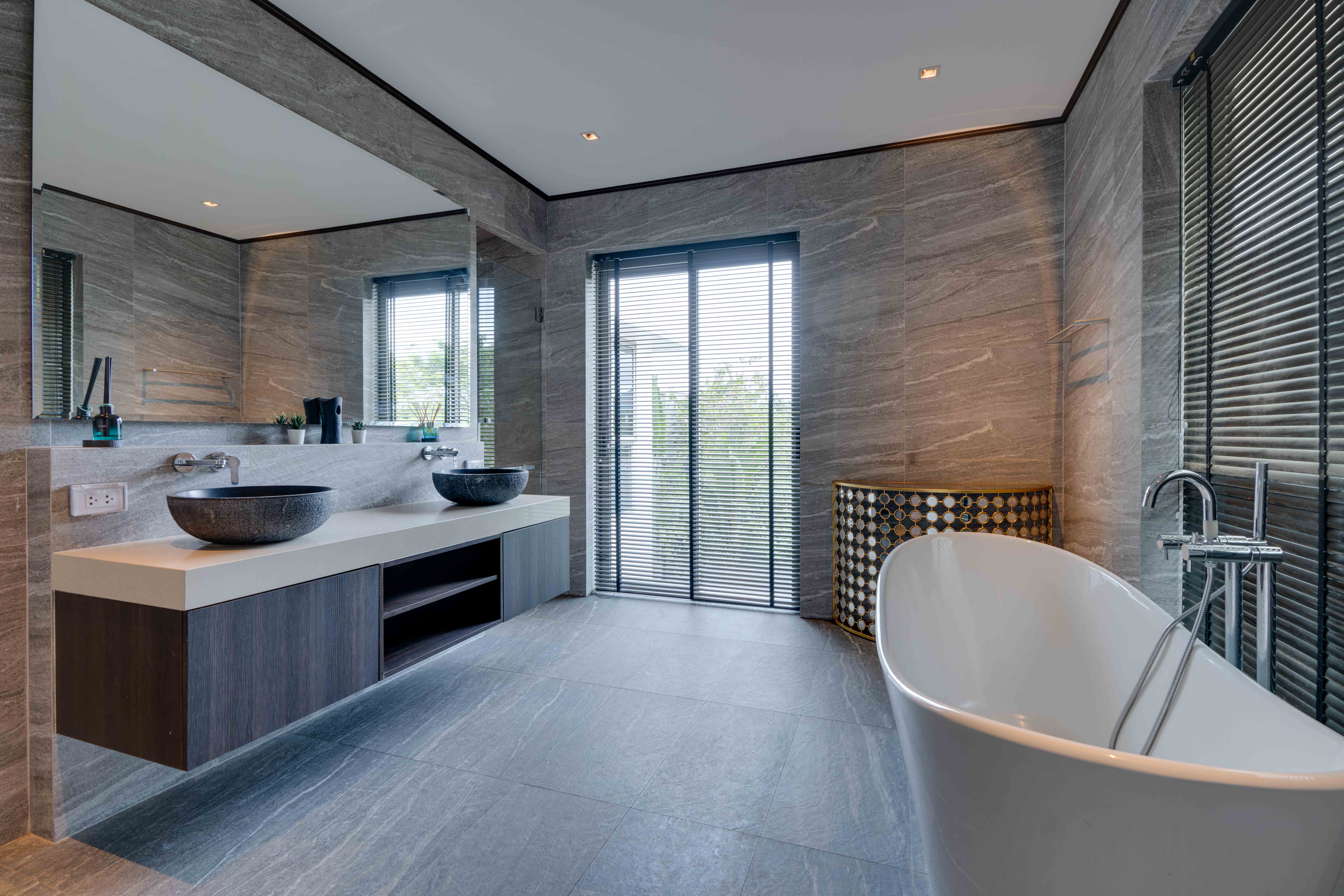 Spacious 5-Bedroom Villa with Expansive Land Plot and Private Pool image