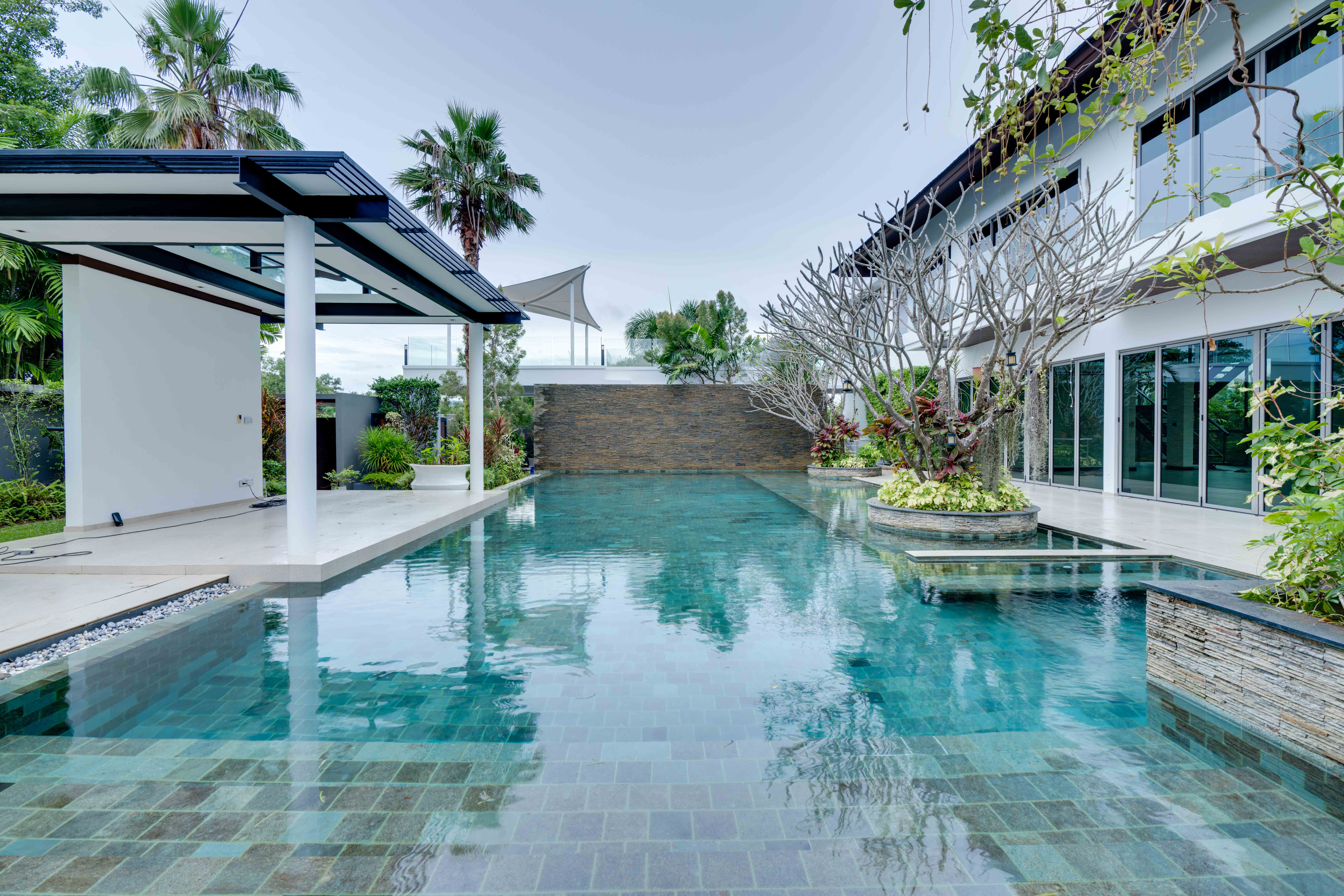 Spacious 5-Bedroom Villa with Expansive Land Plot and Private Pool image
