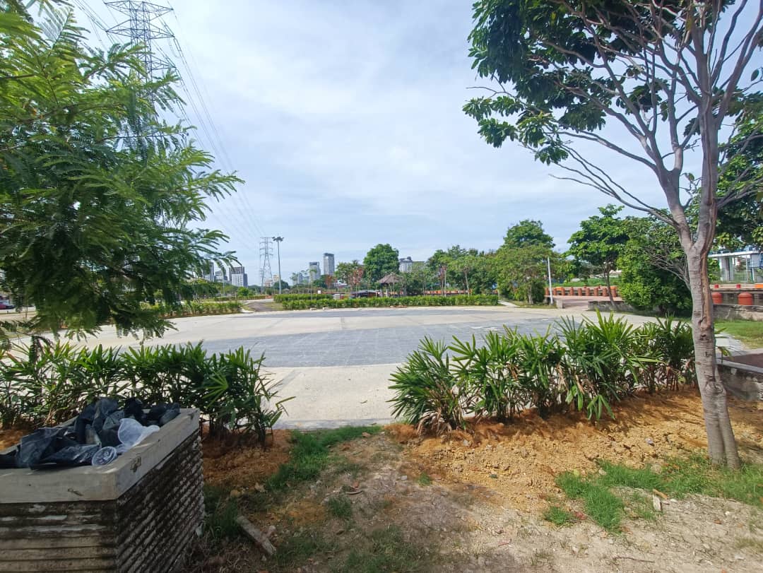 Below Market Value Taman Lagenda River View 2 Storey Shop for Sale  image