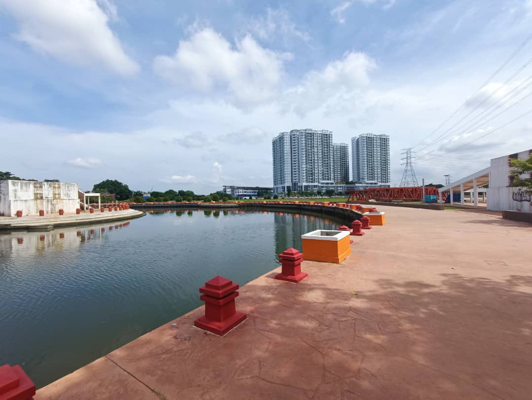 Below Market Value Taman Lagenda River View 2 Storey Shop for Sale  image