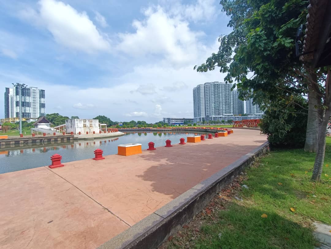 Below Market Value Taman Lagenda River View 2 Storey Shop for Sale  image