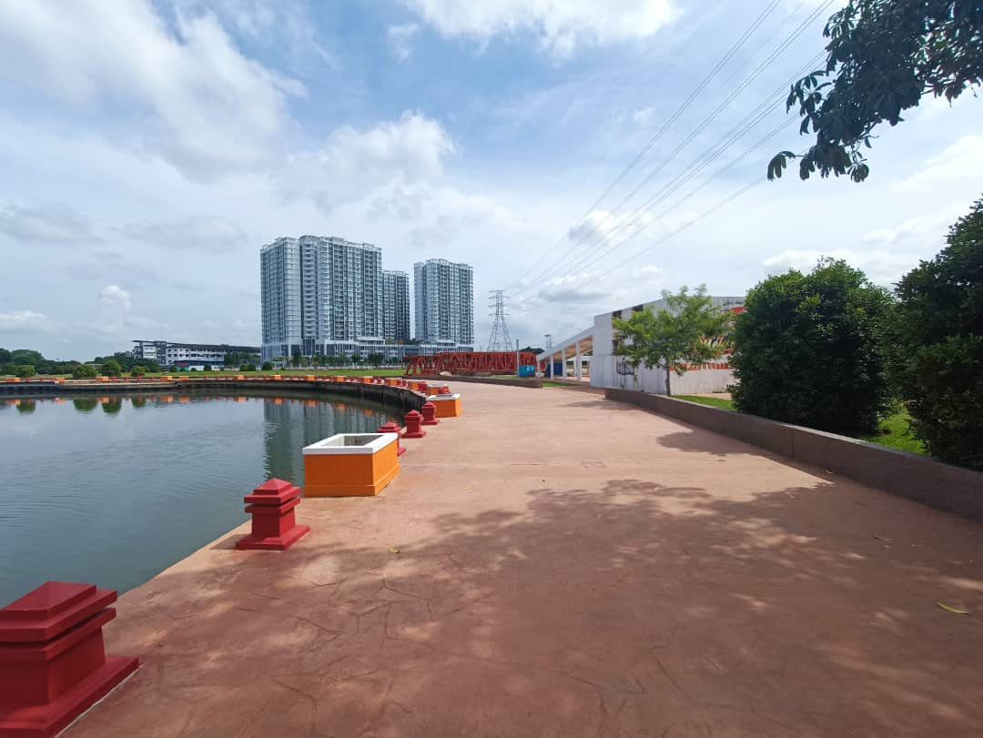 Below Market Value Taman Lagenda River View 2 Storey Shop for Sale  image