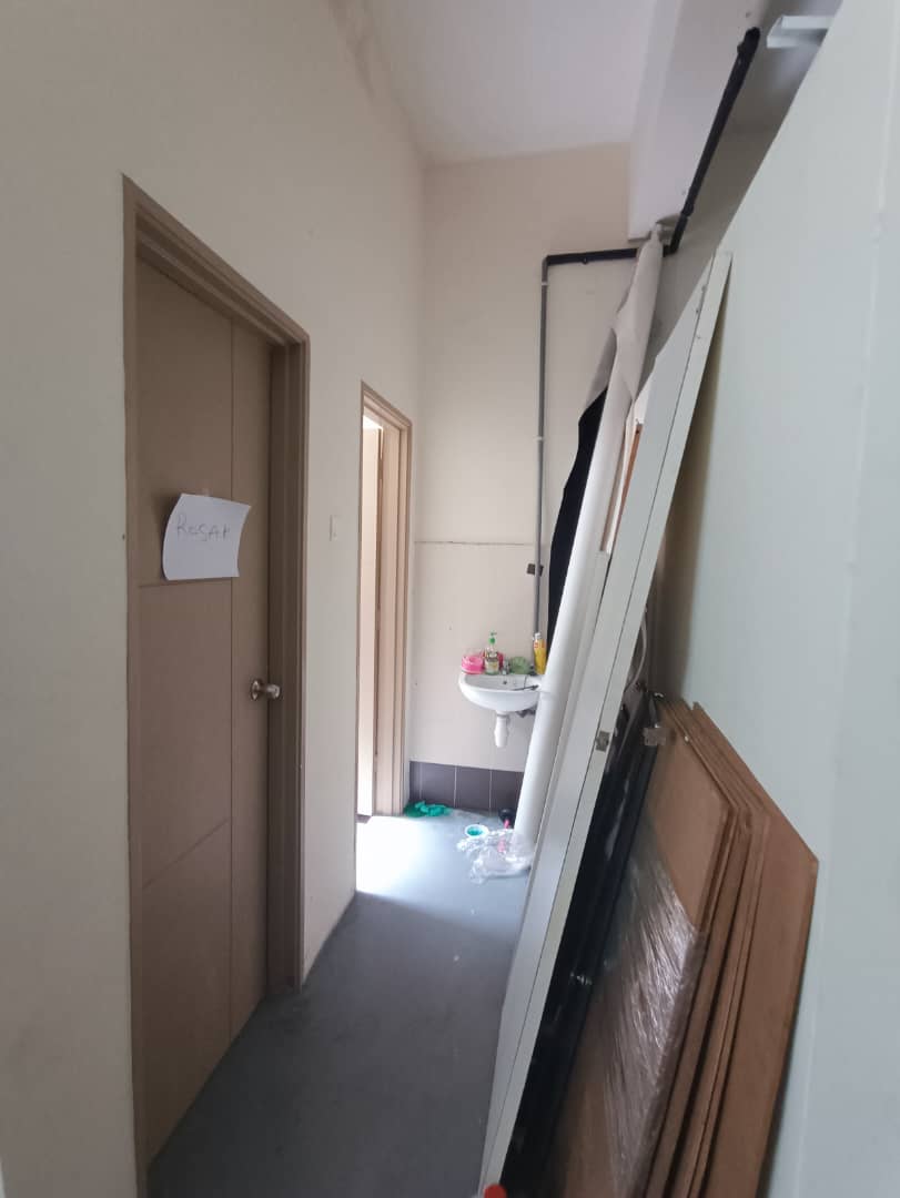 Below Market Value Taman Lagenda River View 2 Storey Shop for Sale  image