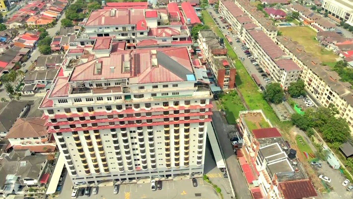 Straits Court Condominium Pasir Emas image