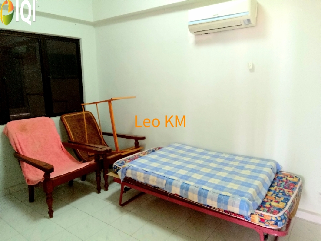 Straits Court Condominium Pasir Emas image