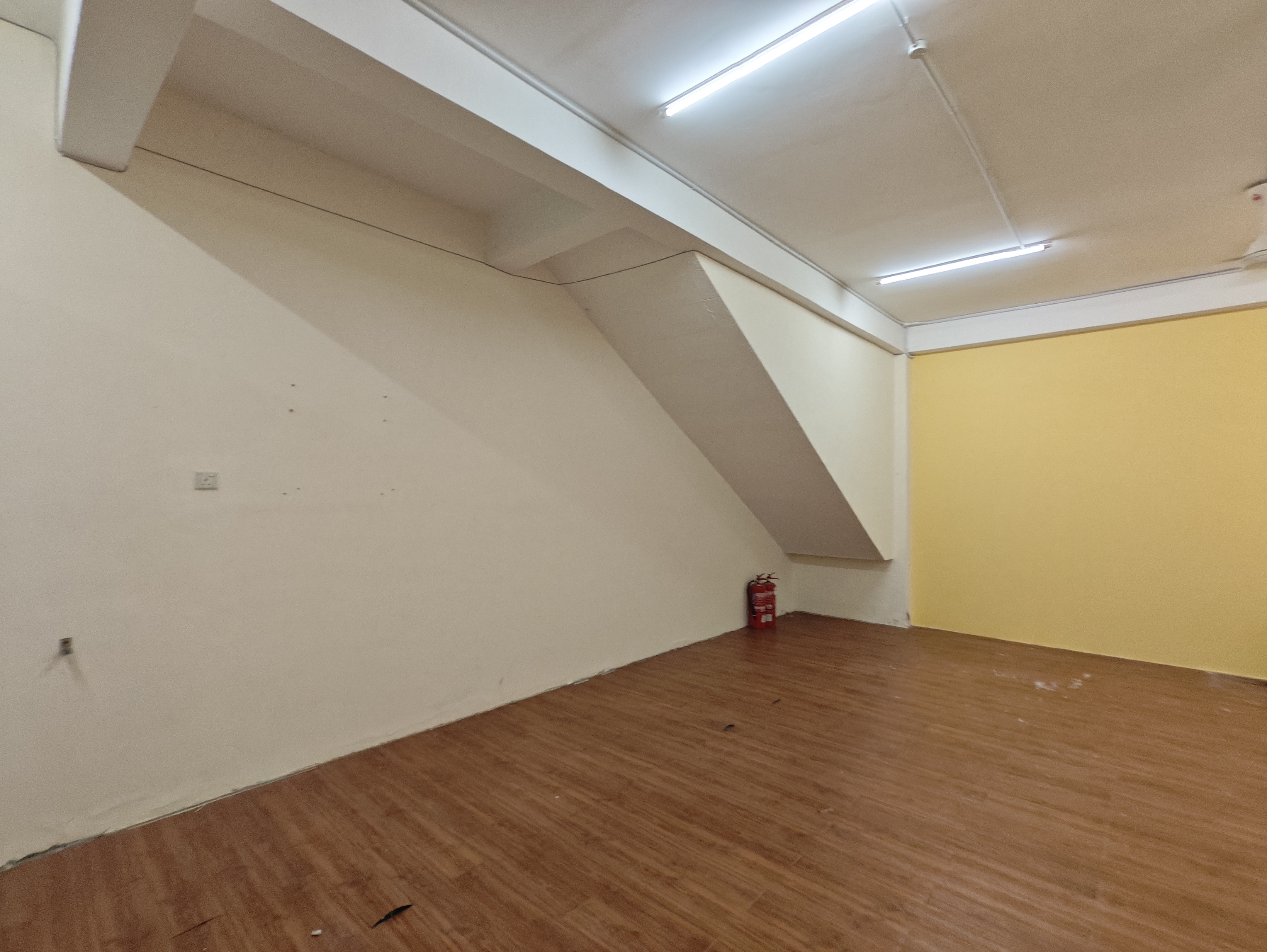 Ground Floor Shop with Nice Flooring Tasik Utama UTeM Students Ayer Keroh image