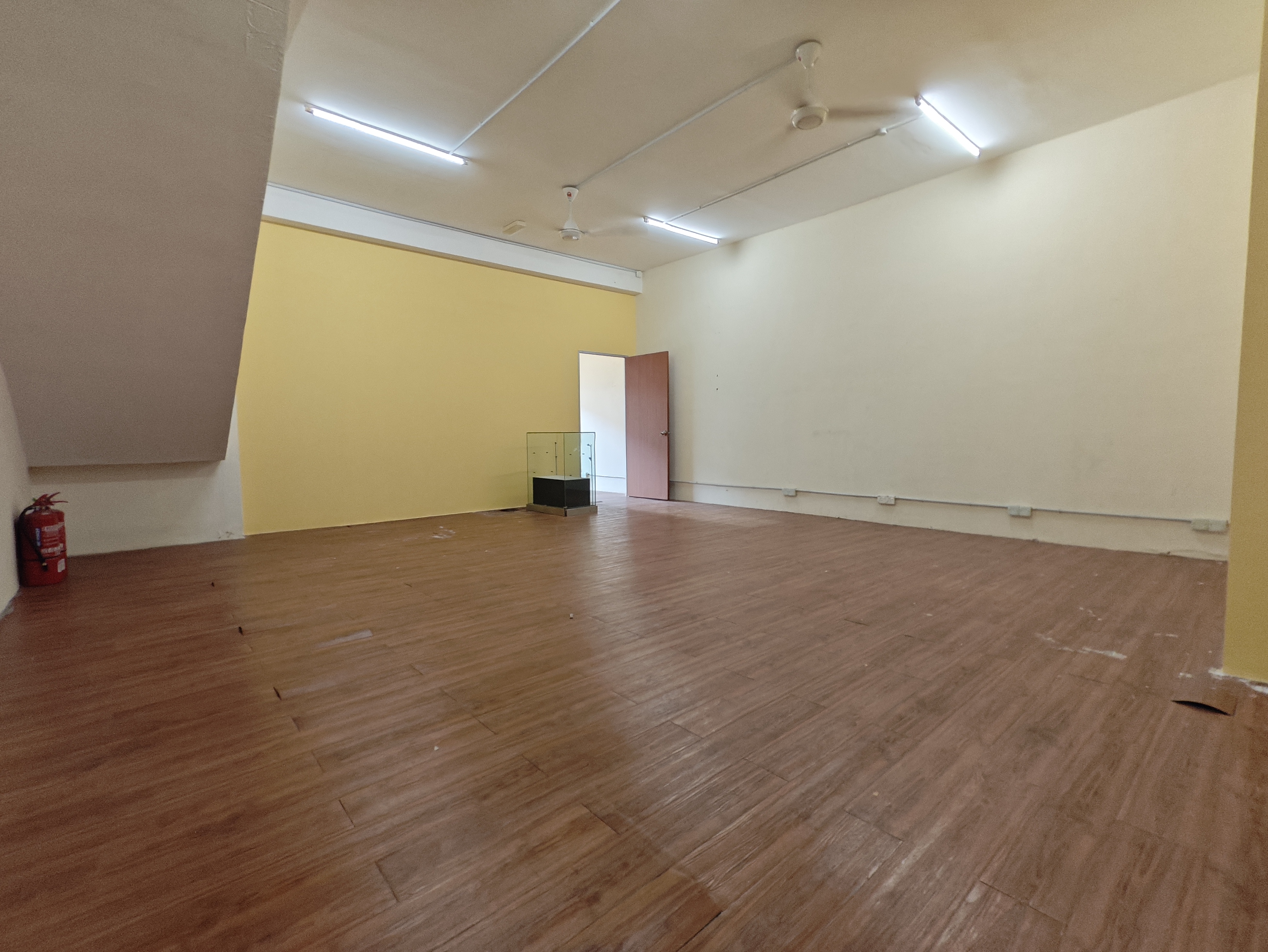 Ground Floor Shop with Nice Flooring Tasik Utama UTeM Students Ayer Keroh image