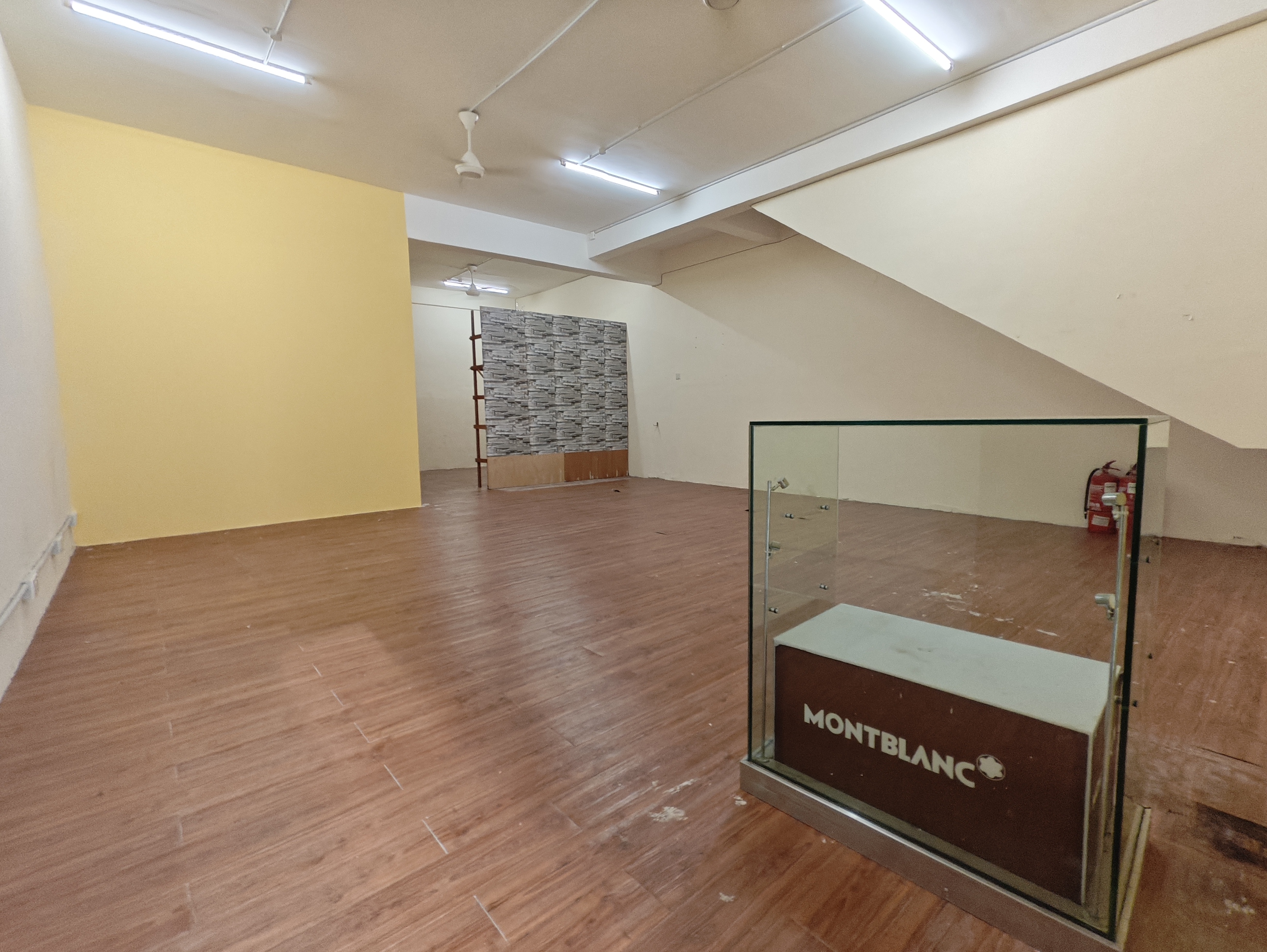 Ground Floor Shop with Nice Flooring Tasik Utama UTeM Students Ayer Keroh image