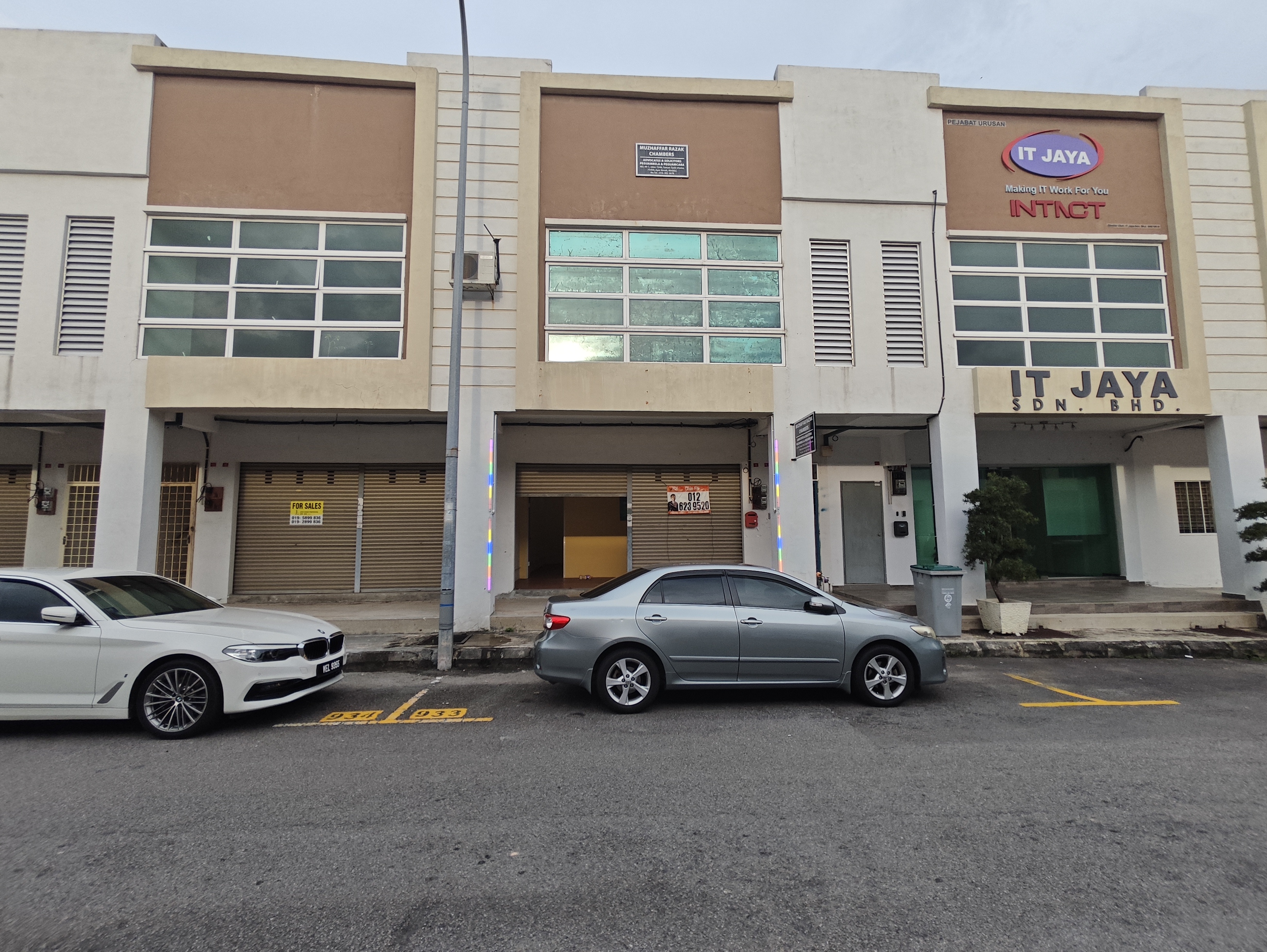 Ground Floor Shop with Nice Flooring Tasik Utama UTeM Students Ayer Keroh image