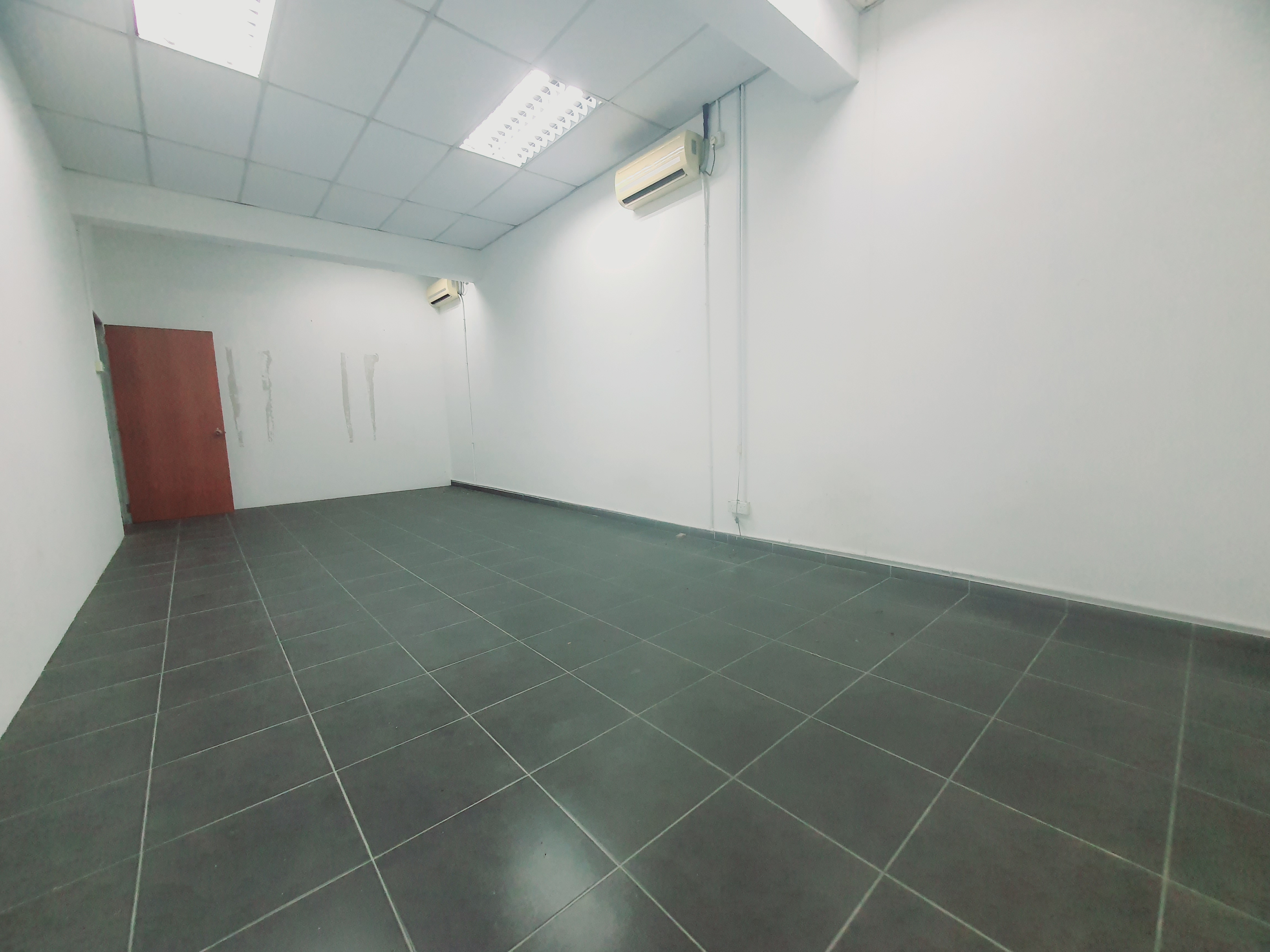 Partition Room Low Price 1st floor Shop Semabok Perdana GH Hospital image