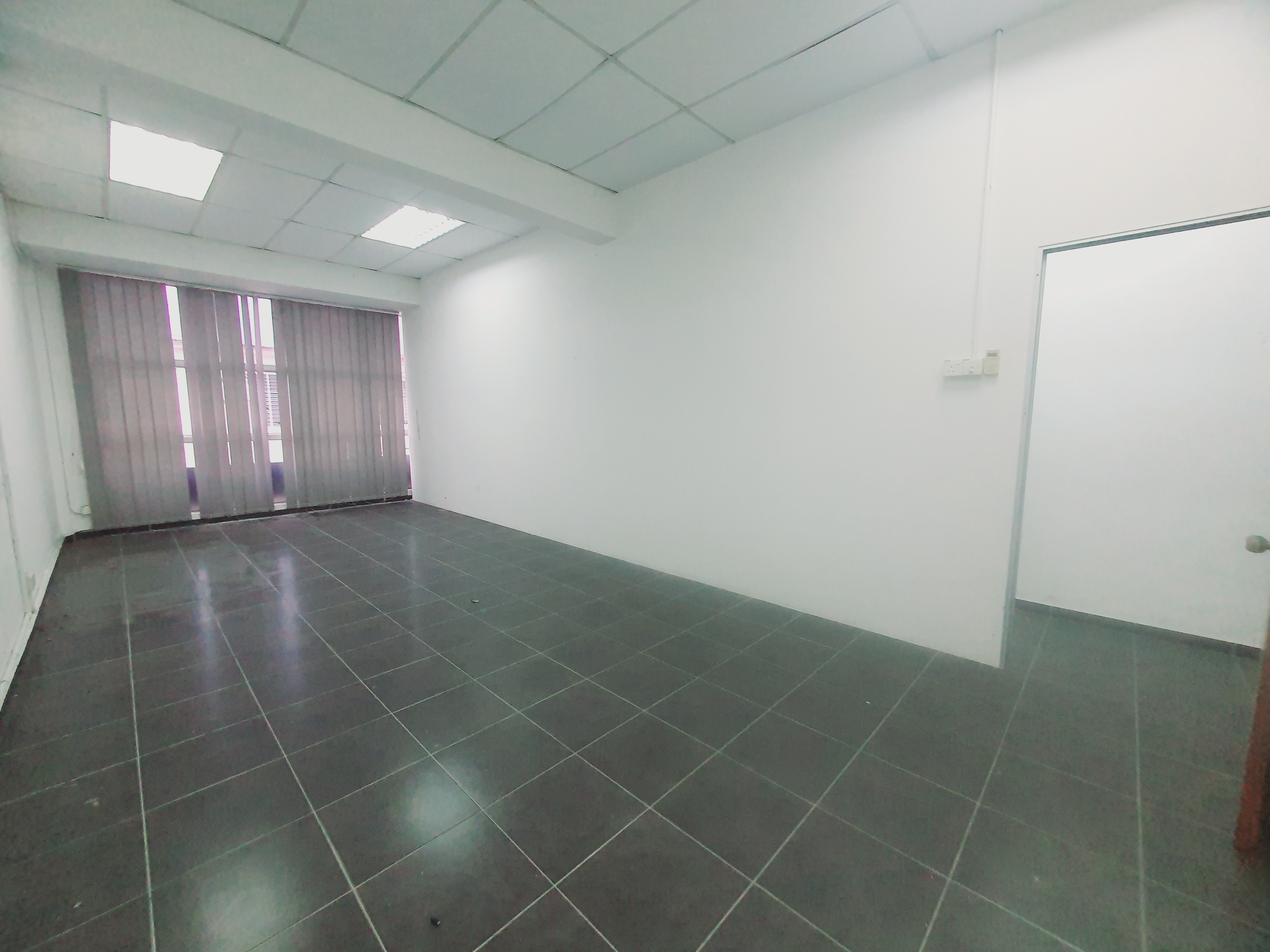 Partition Room Low Price 1st floor Shop Semabok Perdana GH Hospital image