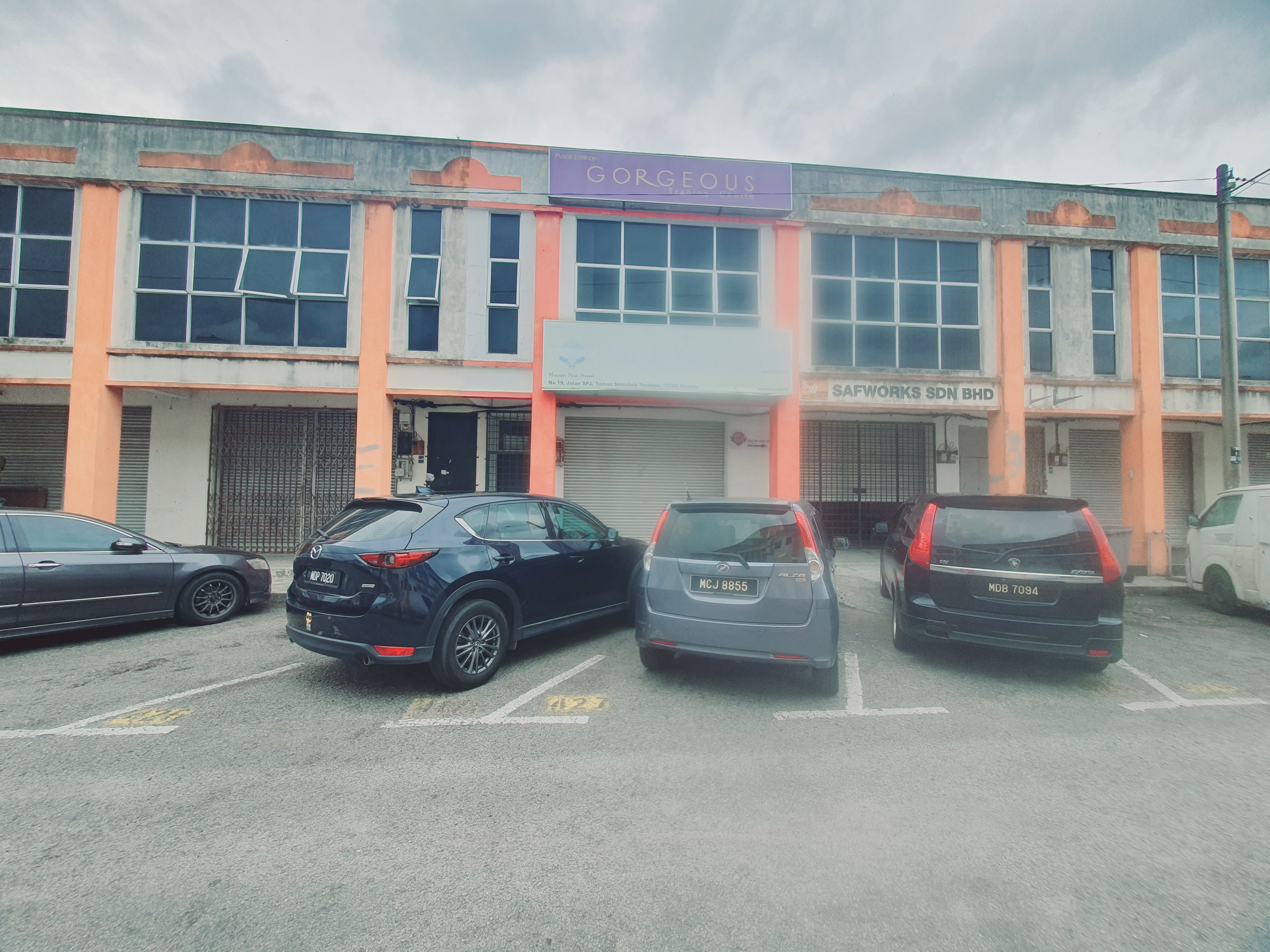 Partition Room Low Price 1st floor Shop Semabok Perdana GH Hospital image