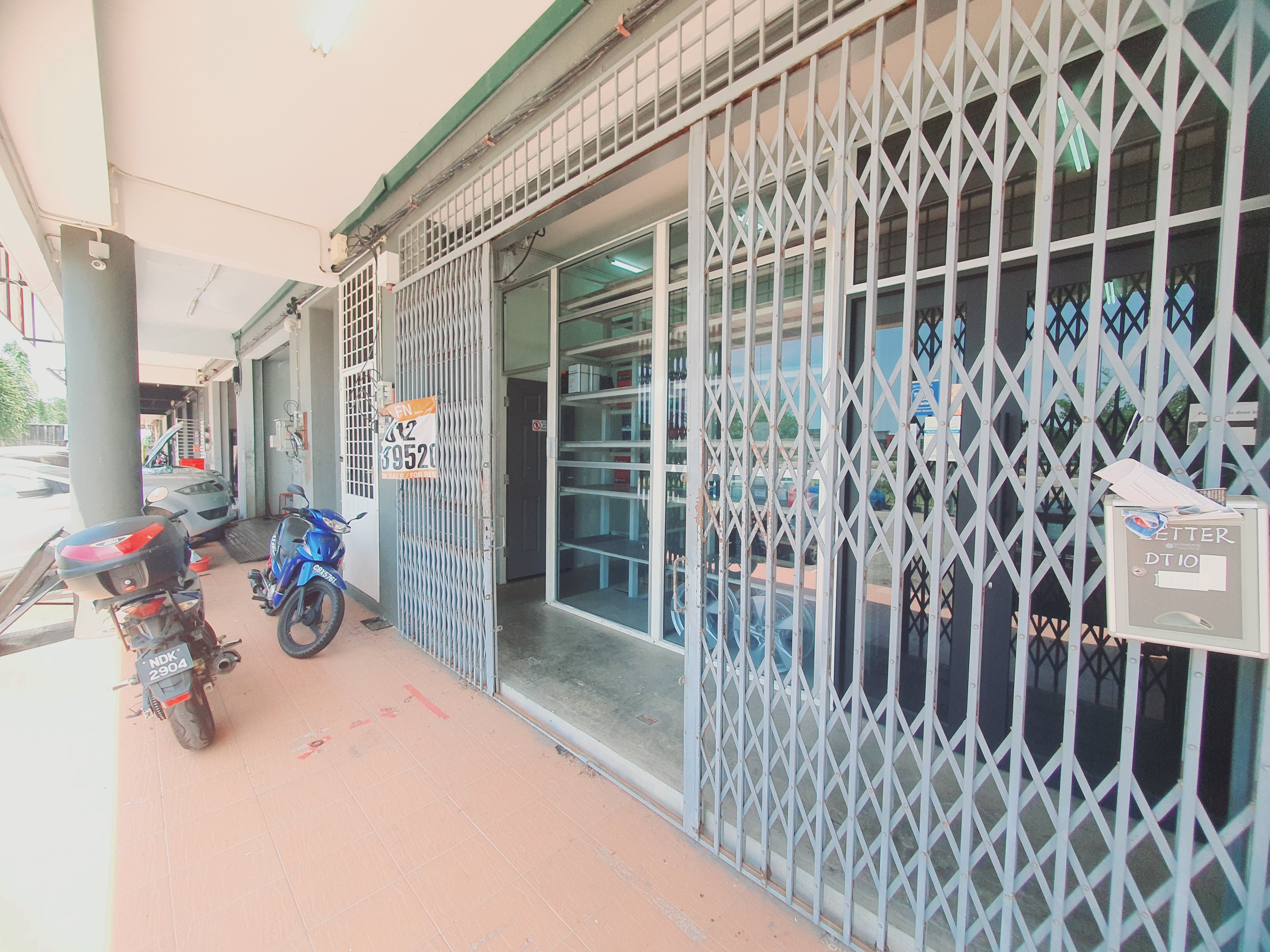 Ground Floor Face Main Road Traffic Light Gangsa Avenue Batu Berendam image