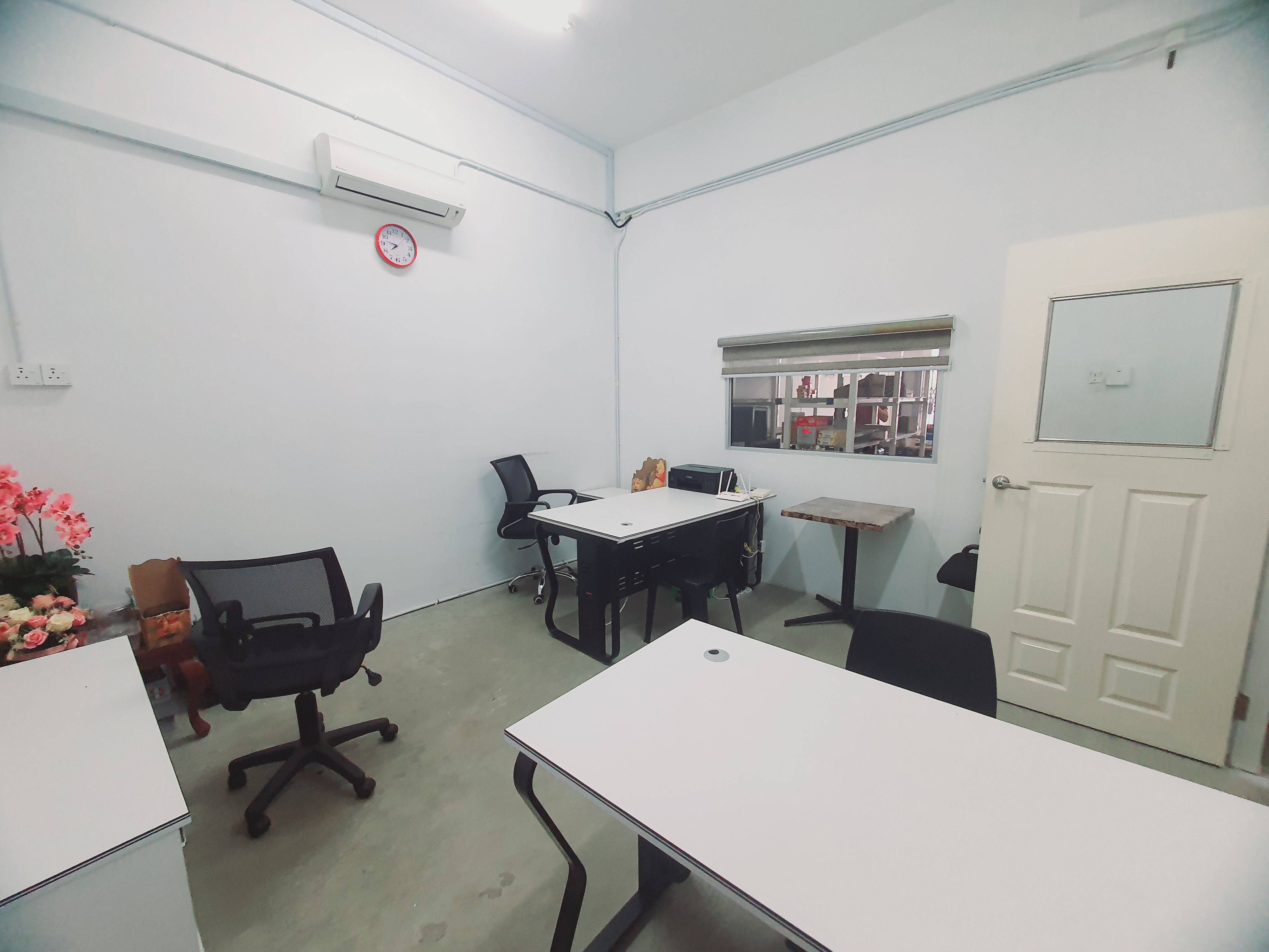 Ground Floor Face Main Road Traffic Light Gangsa Avenue Batu Berendam image