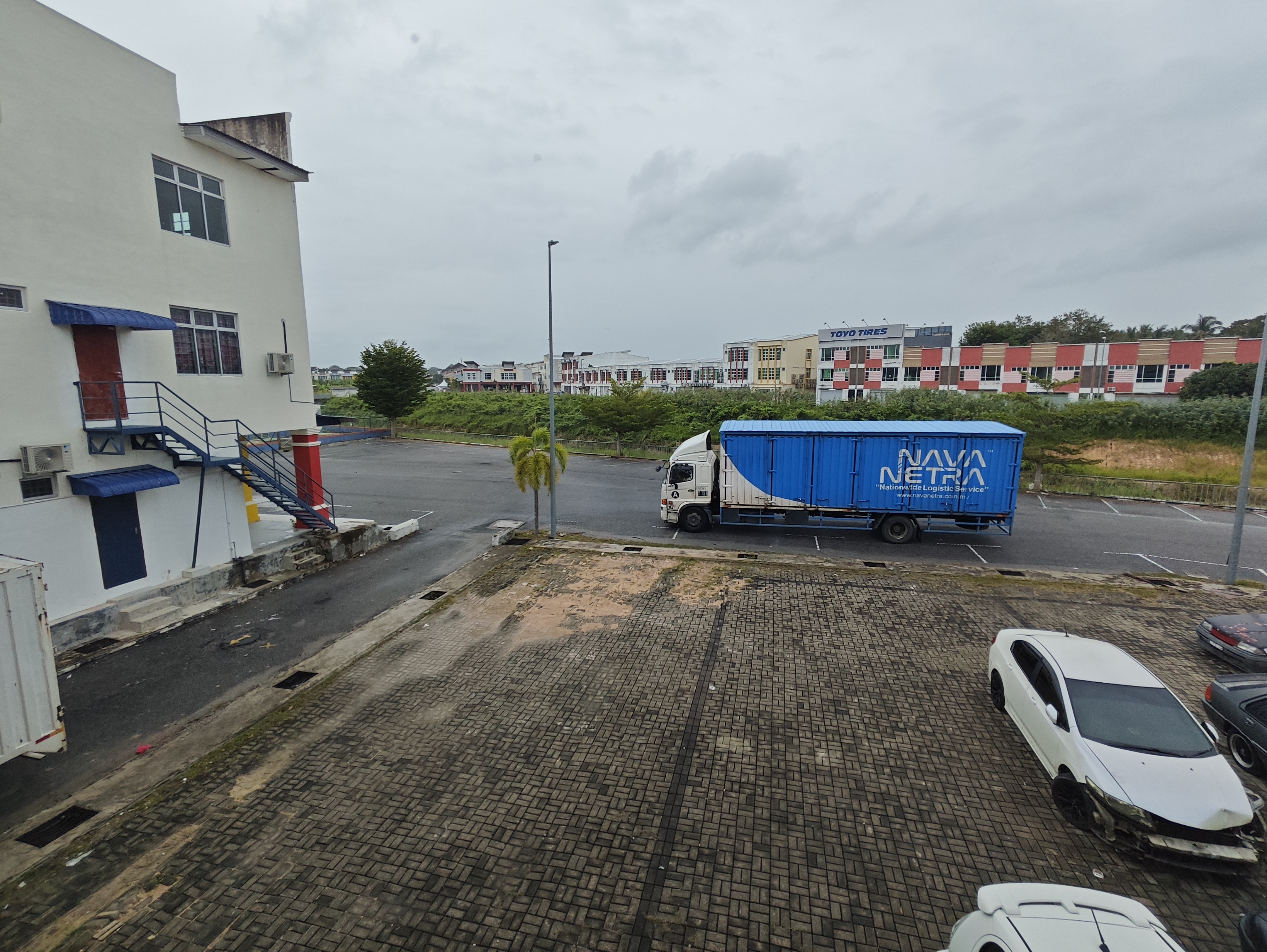 Very Low Price 1st Floor Shop Facing Small River View Jasin Bestari image