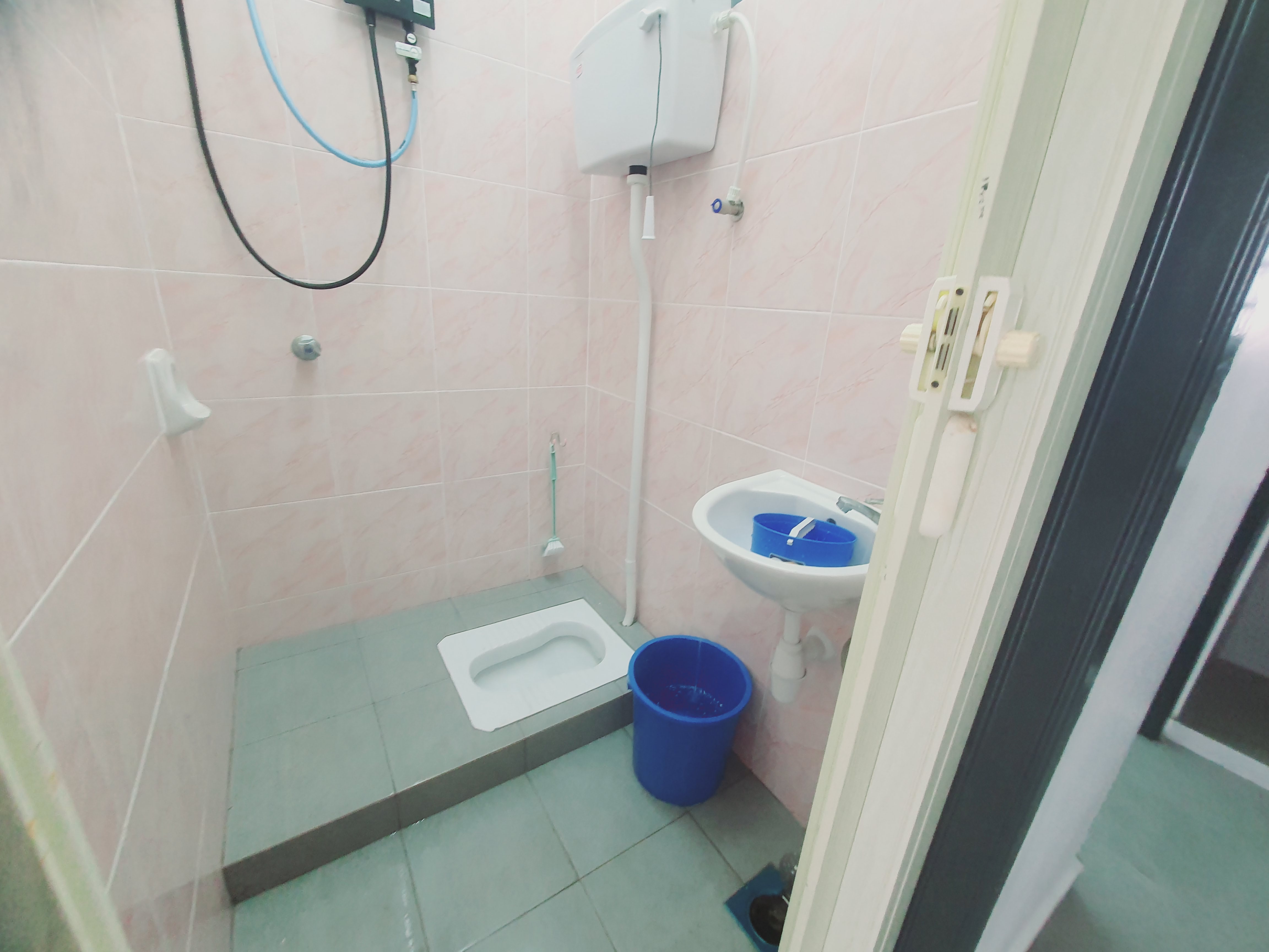 Fully Renovated Lift Kitchen Table Top Sutera Wangi Batu Berendam image