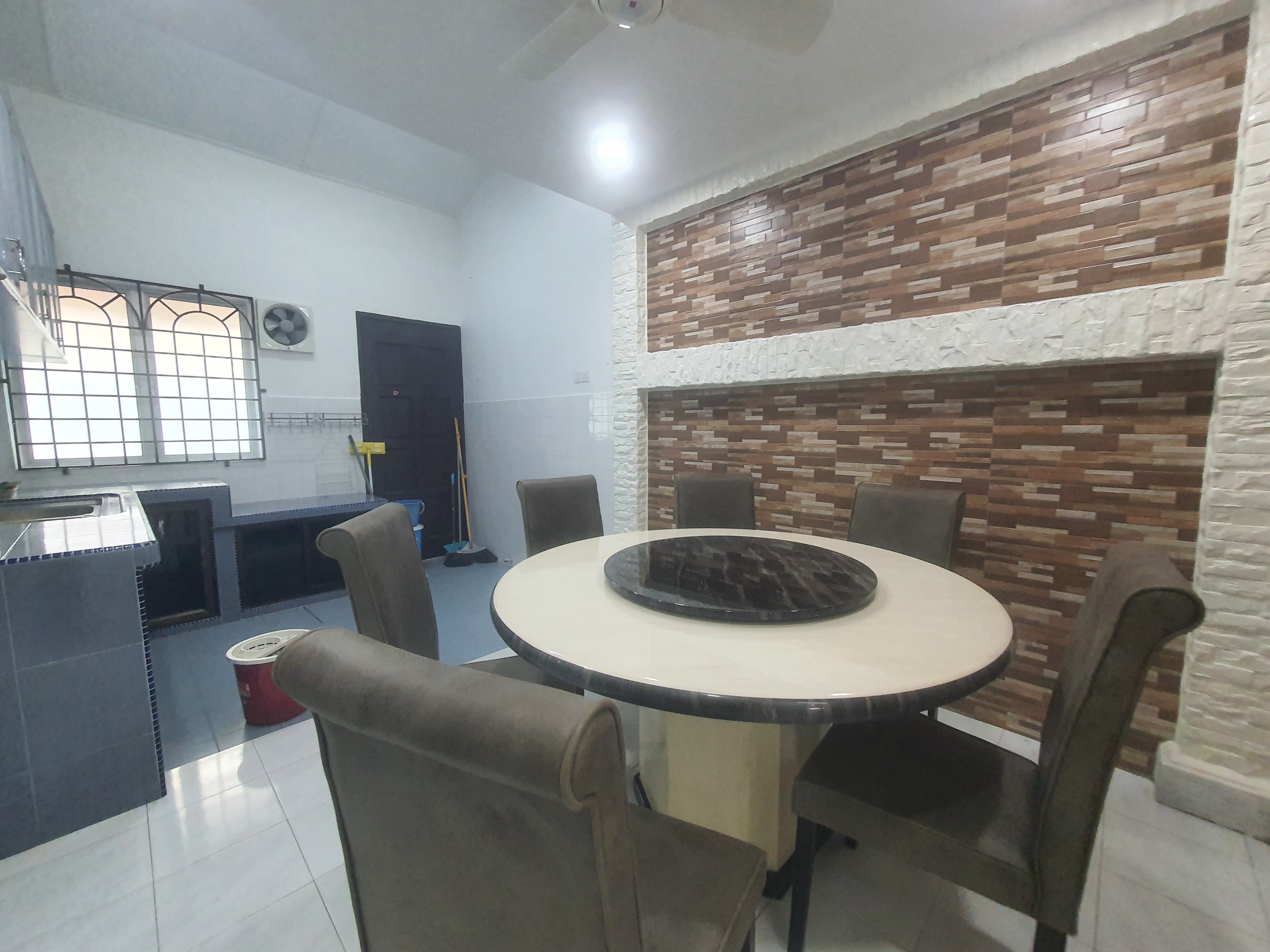 Fully Renovated 5 Room Teres Furnish Seri Telok Emas Bukit Katil image