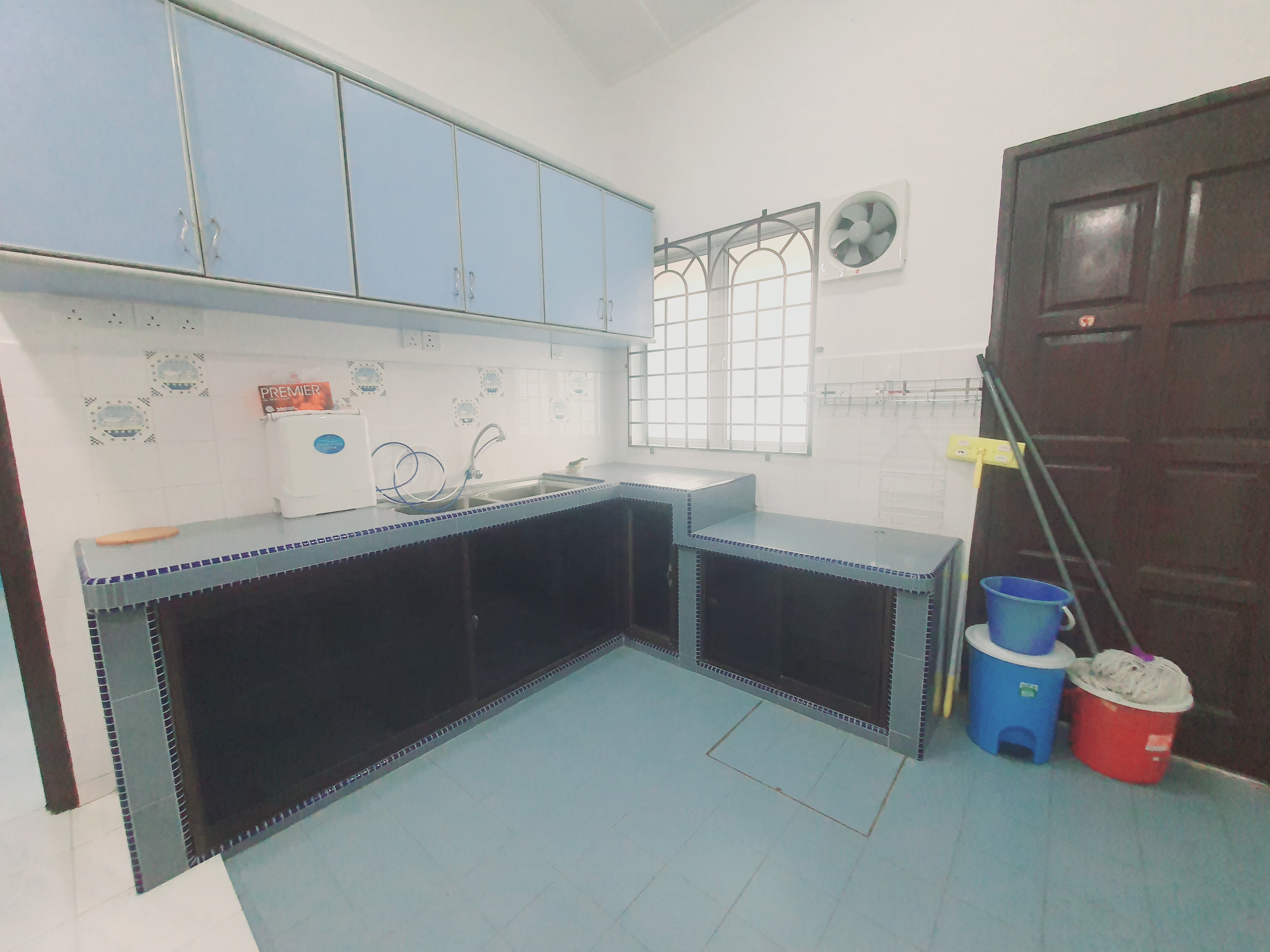 Fully Renovated 5 Room Teres Furnish Seri Telok Emas Bukit Katil image