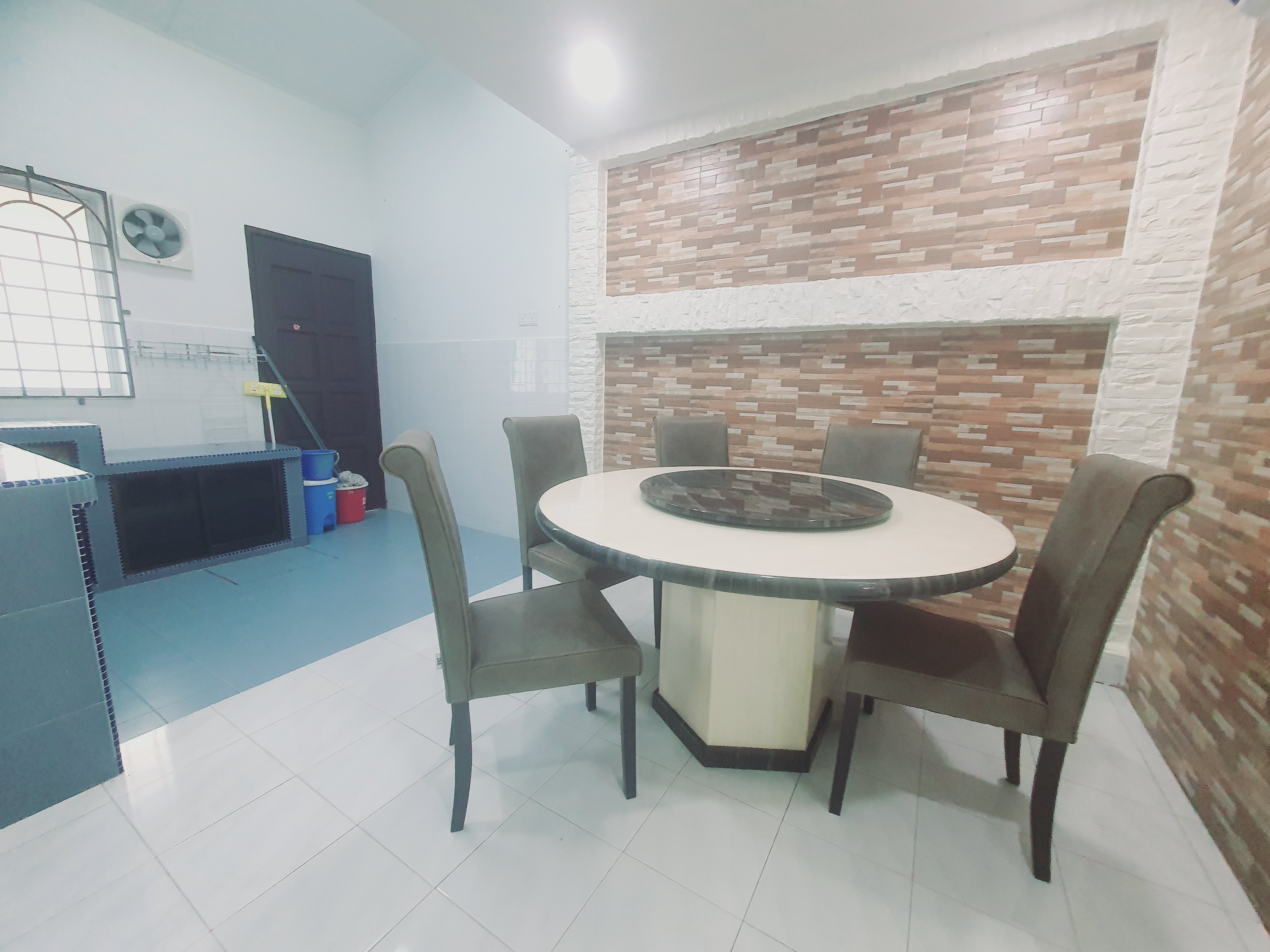 Fully Renovated 5 Room Teres Furnish Seri Telok Emas Bukit Katil image