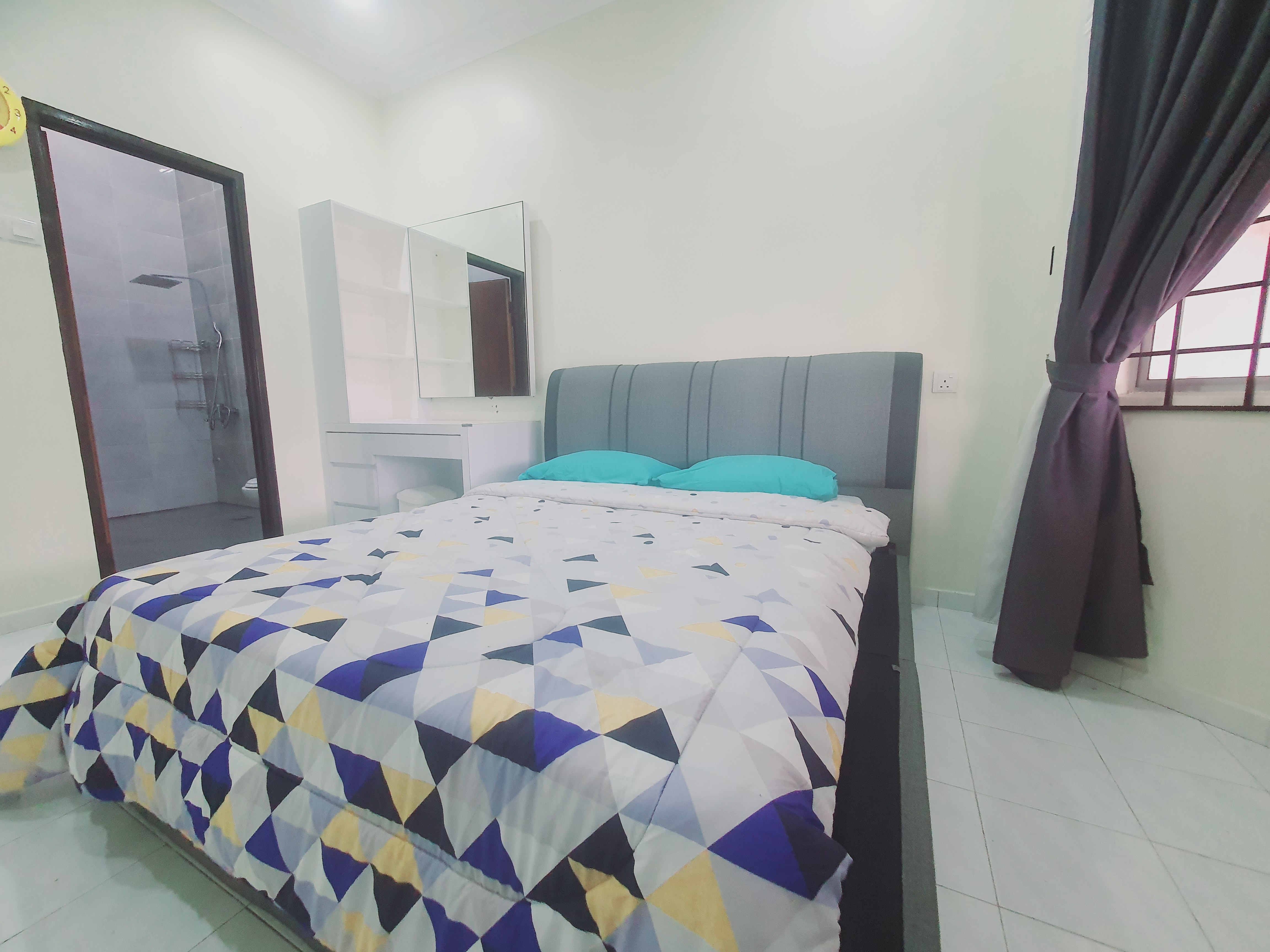 Fully Renovated 5 Room Teres Furnish Seri Telok Emas Bukit Katil image