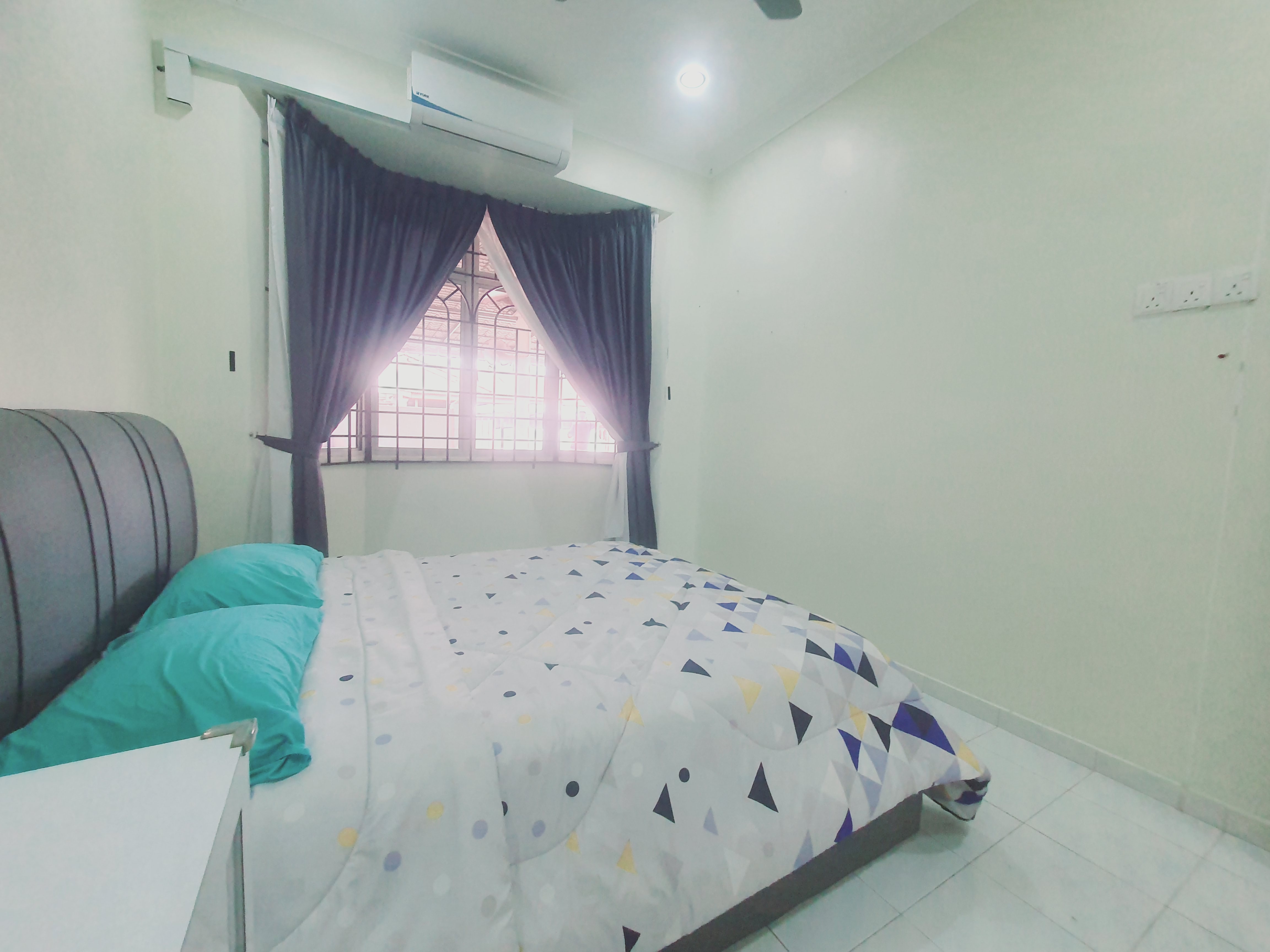 Fully Renovated 5 Room Teres Furnish Seri Telok Emas Bukit Katil image