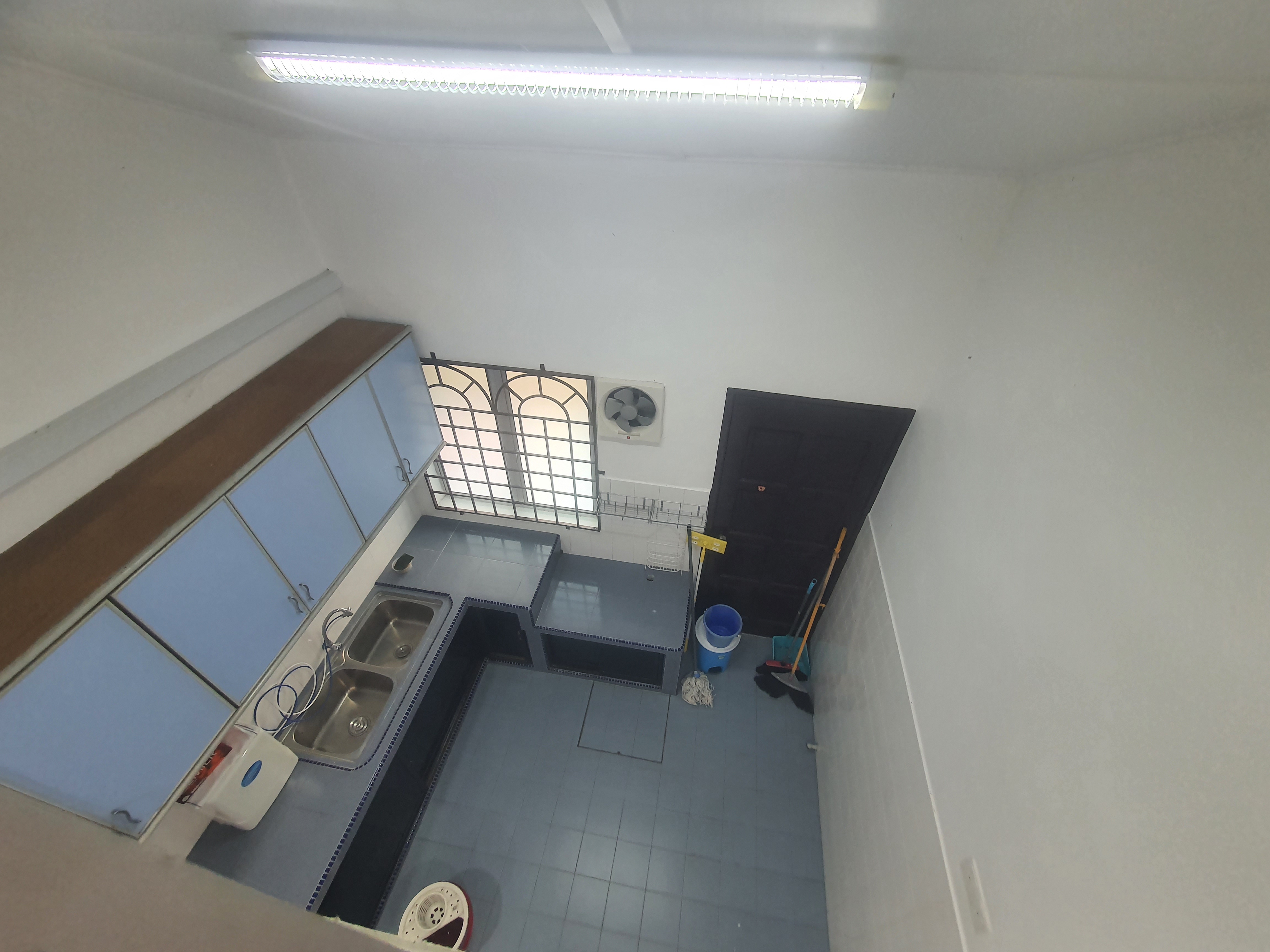 Fully Renovated 5 Room Teres Furnish Seri Telok Emas Bukit Katil image